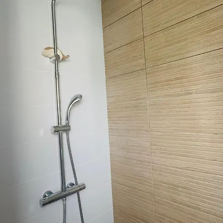 Spacious In Le Mans, Quiet & Terrace, 7 People * Trangé