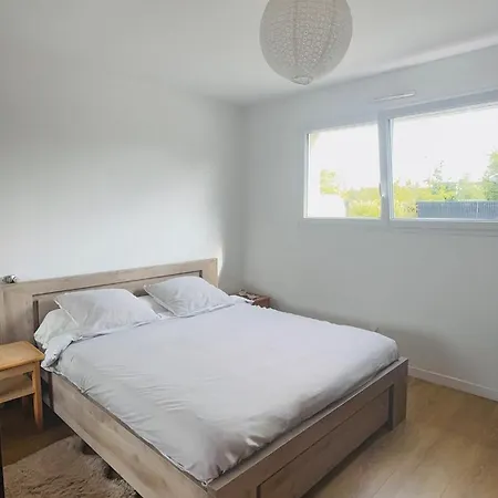 Vakantiehuis Spacious In Le Mans, Quiet & Terrace, 7 People