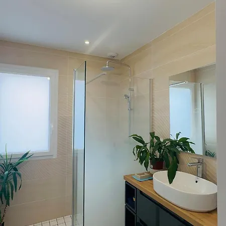 Spacious In Le Mans, Quiet & Terrace, 7 People Vakantiehuis Trangé