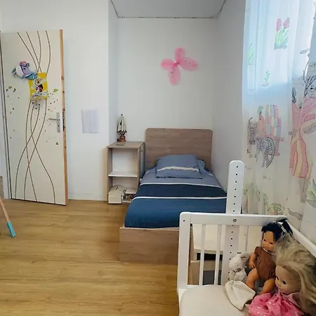 Vakantiehuis Spacious In Le Mans, Quiet & Terrace, 7 People *