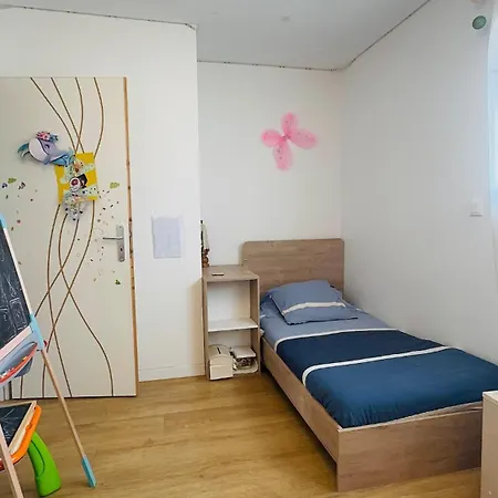 Spacious In Le Mans, Quiet & Terrace, 7 People Vakantiehuis *