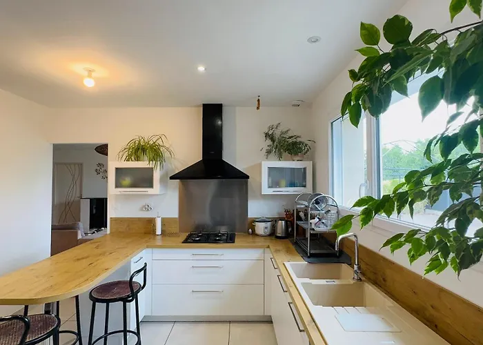 Spacious In Le Mans, Quiet & Terrace, 7 People Casa de Férias Trange