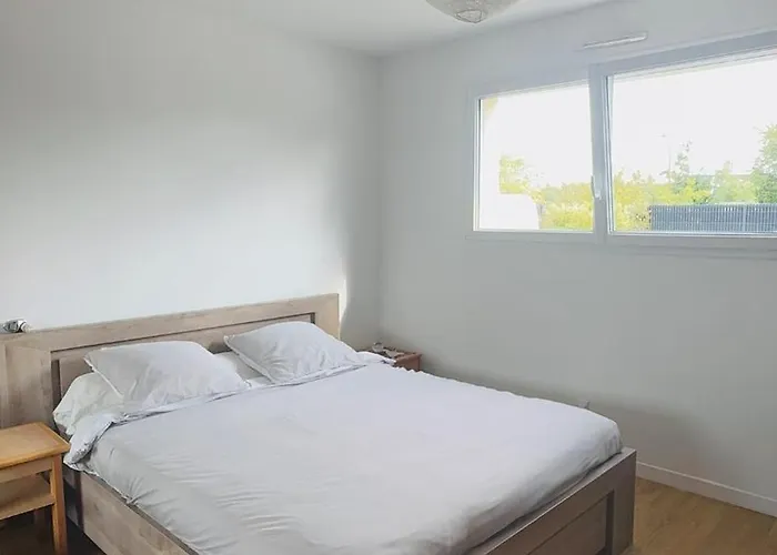 Casa de Férias Spacious In Le Mans, Quiet & Terrace, 7 People