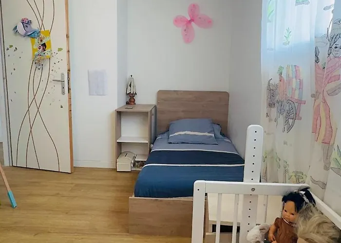 Casa de Férias Spacious In Le Mans, Quiet & Terrace, 7 People *