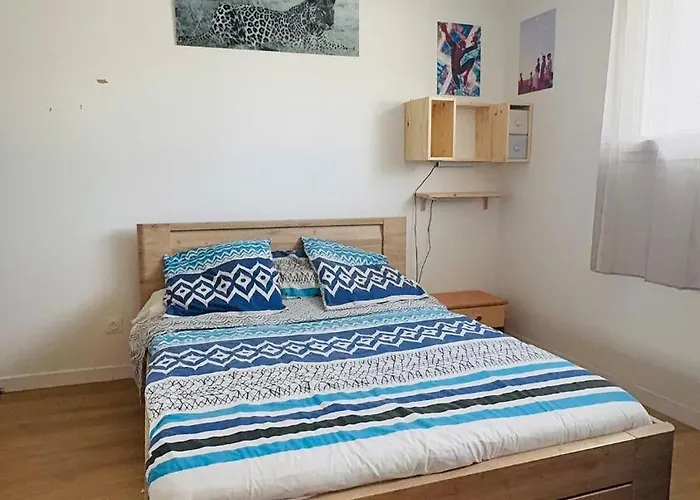 Spacious In Le Mans, Quiet & Terrace, 7 People Casa de Férias *